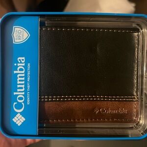 NWT Columbia Leather Wallet - RFID Protection